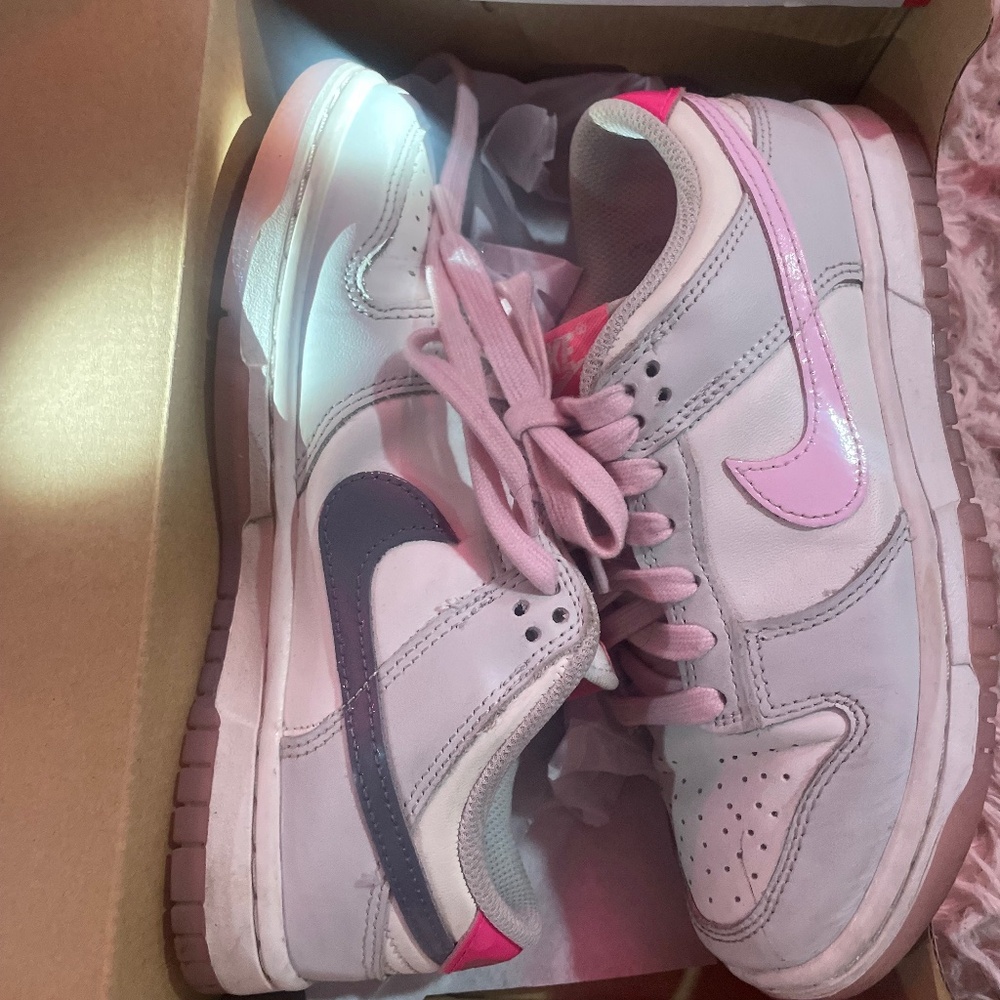 Gym shoes